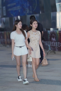 【精选街拍】Vol.3545 青春动人的美 [71P+1V-925MB]