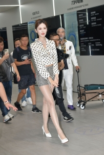 【精选街拍】Vol.3371 高挑甜美气质OL [169P+1V-4.62GB]