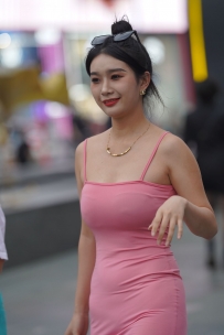 【精选街拍】Vol.2690 粉色吊带长裙 [192P-2.50GB]