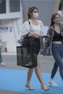 【精选街拍】Vol.2422 黑色紧牛小蛮腰 [68P-1.09GB]