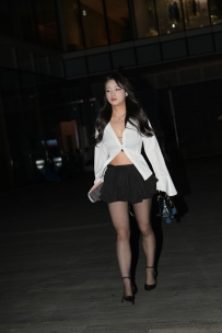 【精选街拍】Vol.2462 黑色短裙黑丝凉高美女 [50P-1.21GB]