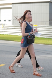 【精选街拍】Vol.2452 花色短裙美腿 [28P-212MB]