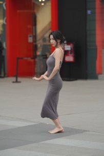 【精选街拍】Vol.2824 柔美修身裙 [124P+1V-1.41GB]