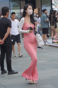 【精选街拍】Vol.2837 柔美粉色长裙 [152P-1.62GB]