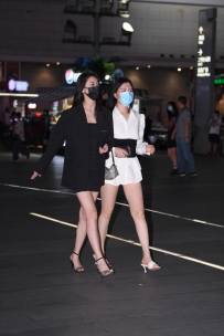 【精选街拍】Vol.2359 黑白姐妹 [118P-2.65GB]