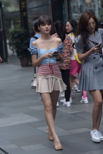 【精选街拍】Vol.3730 荷叶边拼接裙 [65P-1.19GB]