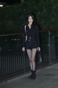 【精选街拍】Vol.3248 黑色热裤短靴黑丝 [176P-2.73GB]
